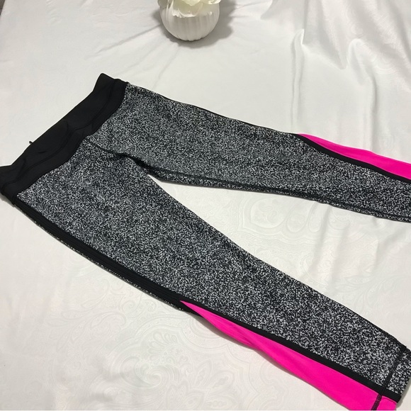 Lululemon | Black and pink leggings Sz 8 - Picture 6 of 13